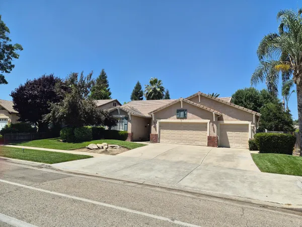 $649,000 | 4744 West Ferguson Avenue, Visalia, CA 93291