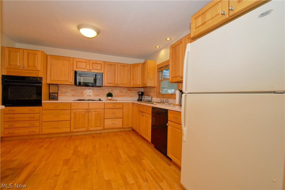 38036 Ridge Road Willoughby, OH 44094 - Photo 13 of 31