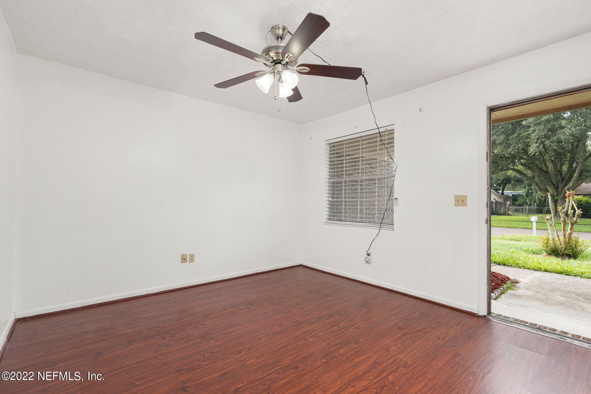 8209 Cassie Road Jacksonville, FL 32221 - Photo 5 of 24 Living room