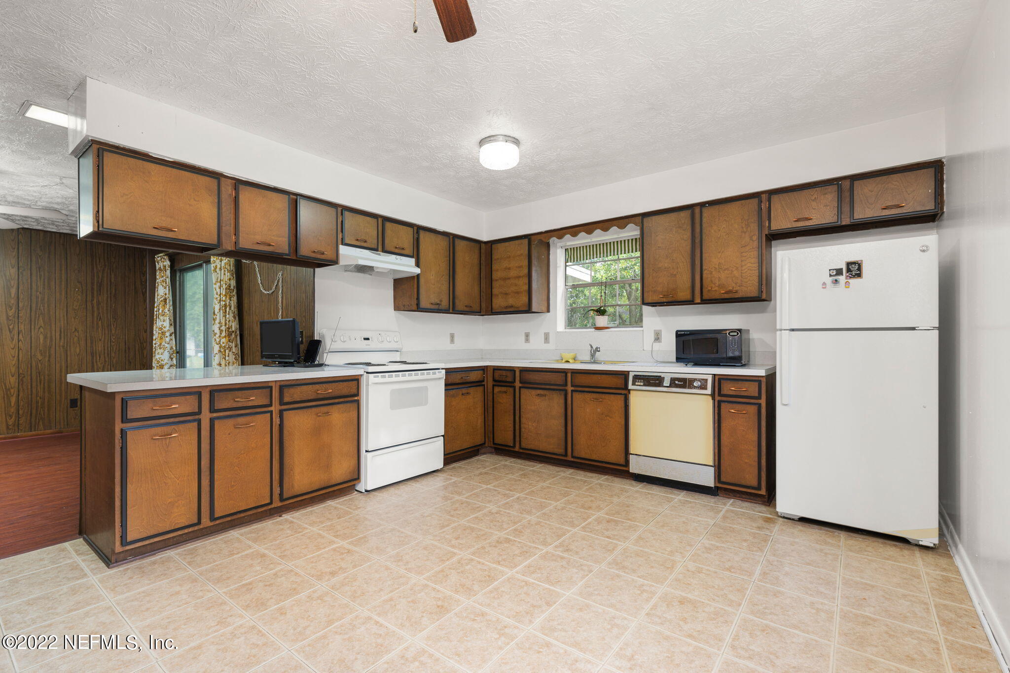 8209 Cassie Road Jacksonville, FL 32221 - Photo 10 of 24 Kitchen