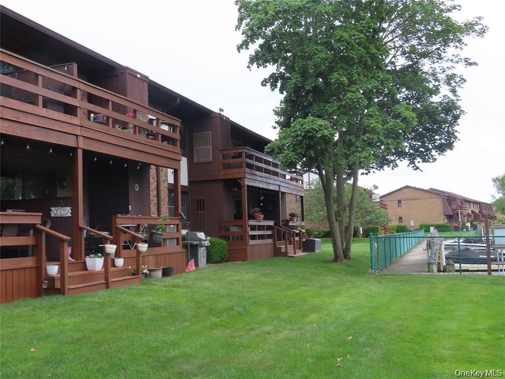 103 Mariners Way Copiague, NY 11726 - Photo 8 of 10