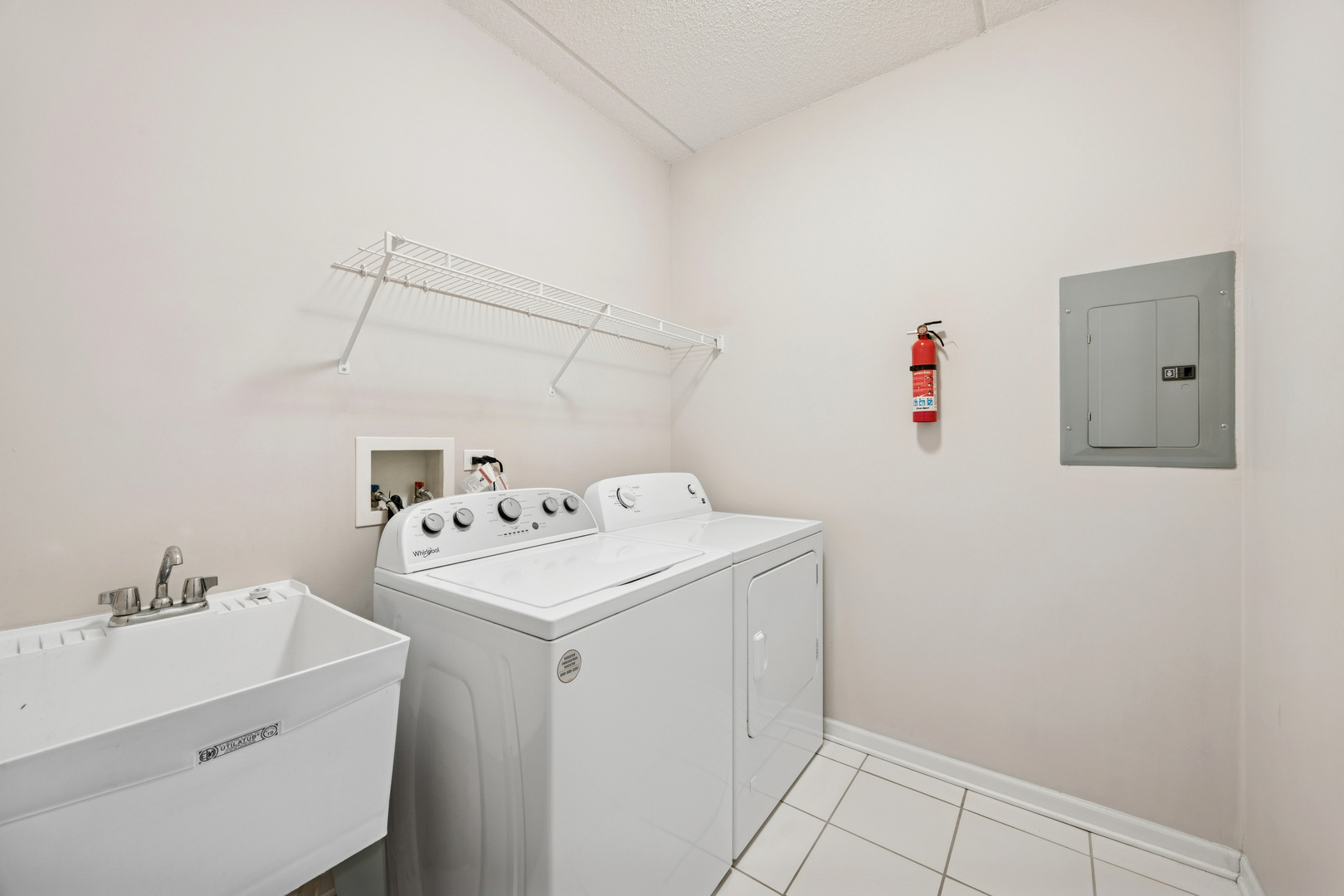 500 East St Charles Road, Unit 209 Lombard, IL 60148 - Photo 17 of 21 a utility room with dryer and washer