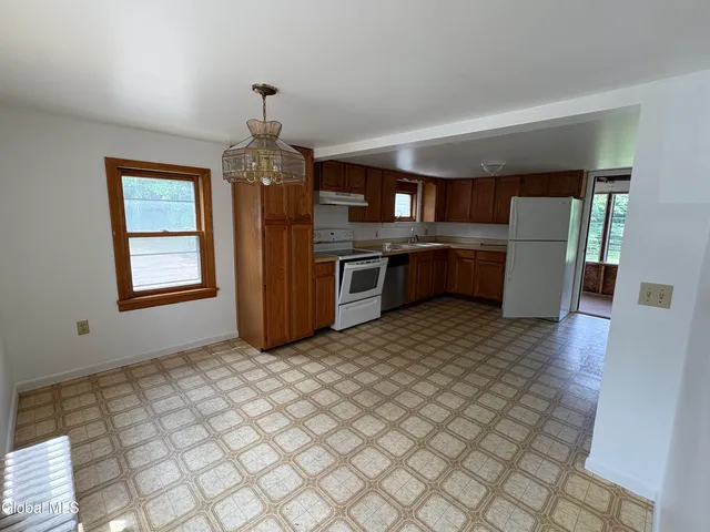 $1,950 | 160 Plant Road, Halfmoon, NY 12065