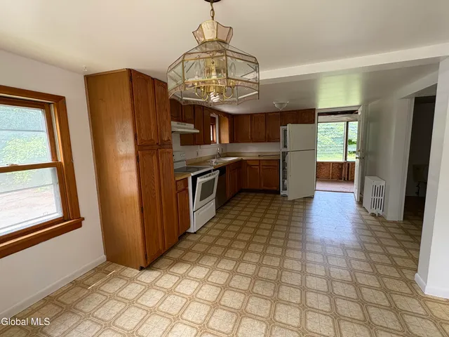 $1,950 | 160 Plant Road, Halfmoon, NY 12065