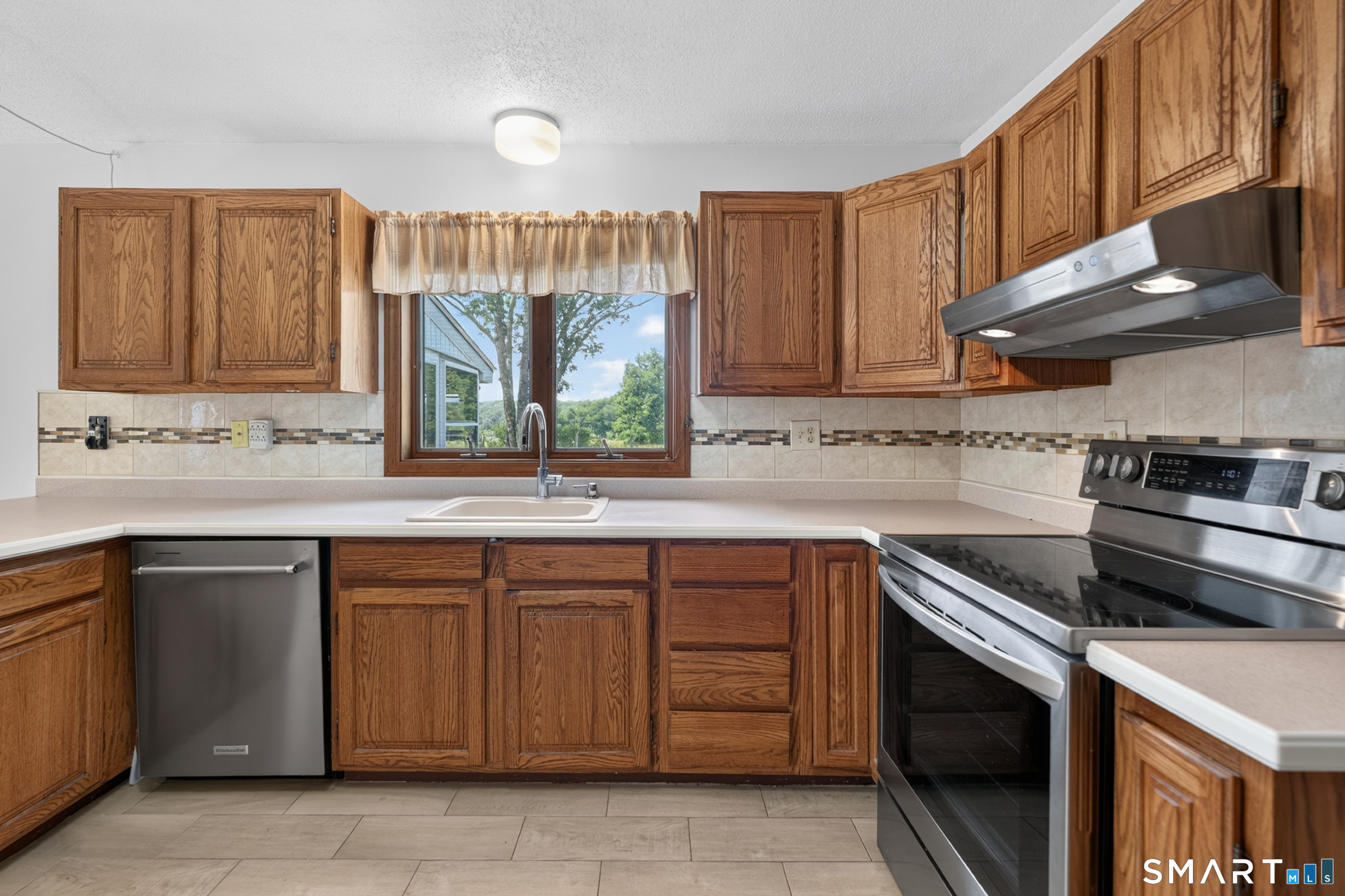 7 Massapeag Point Road Montville, CT 06382 - Photo 12 of 39