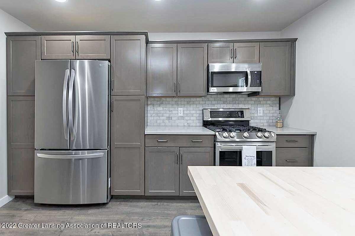 2316 Forest Road Lansing, MI 48910 - Photo 8 of 35 10
