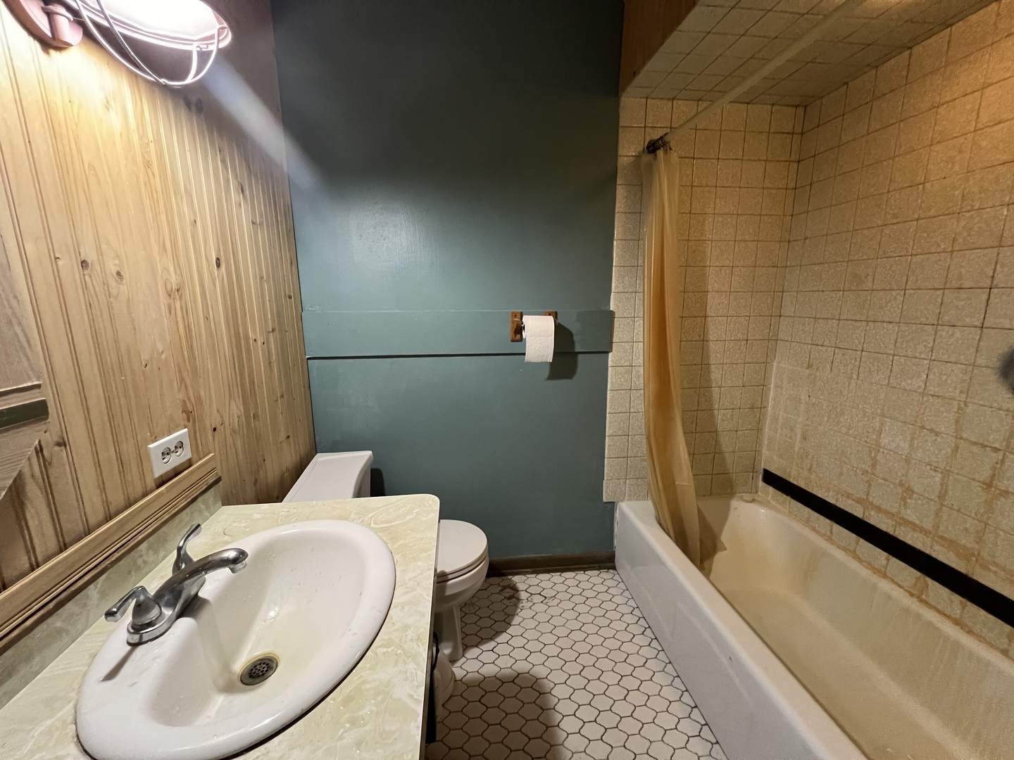 2957 East Kentucky Road Beecher, IL 60401 - Photo 8 of 22 a bathroom with a sink and a mirror