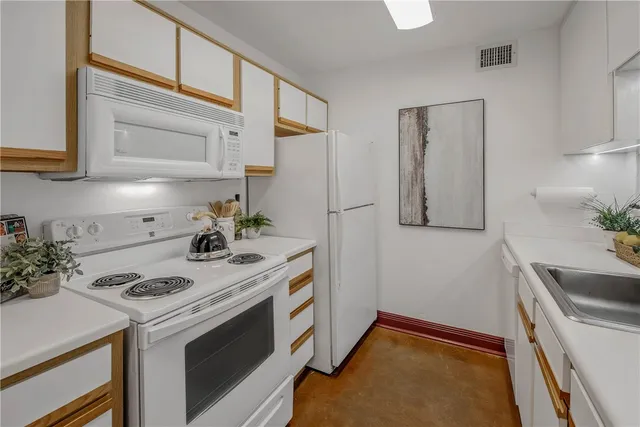 $209,000 | 517 Southwest Parkway, Unit 103, College Station, TX 77840