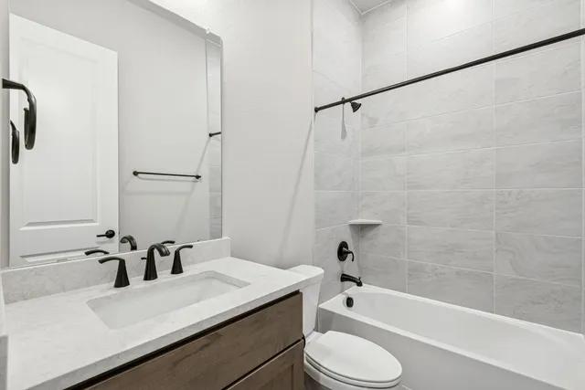 $650,000 | 9714 Falling Leaf Drive, Missouri City, TX 77459