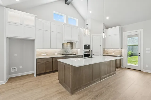 $650,000 | 9714 Falling Leaf Drive, Missouri City, TX 77459