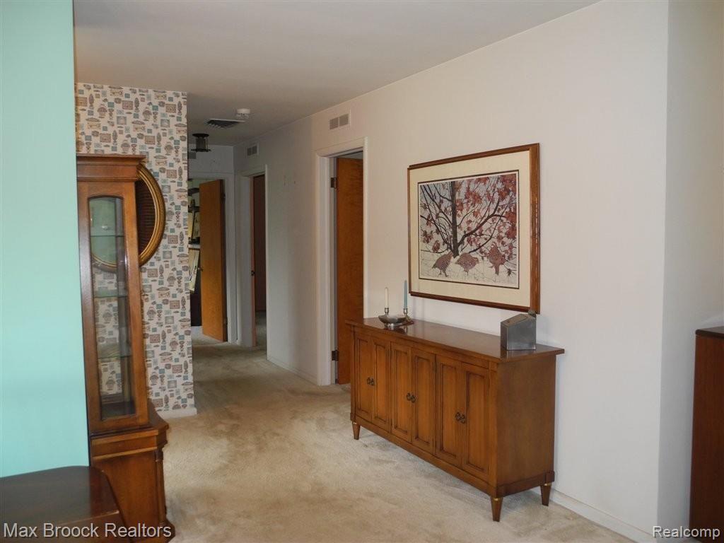 2941 Acorn Road Bloomfield Hills, MI 48302 - Photo 15 of 18 Foyer