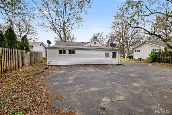 $1,850 | 1725 St Catherine Street, Florissant, MO 63033