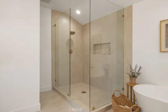 a bathroom with double vanity sinks and a mirror