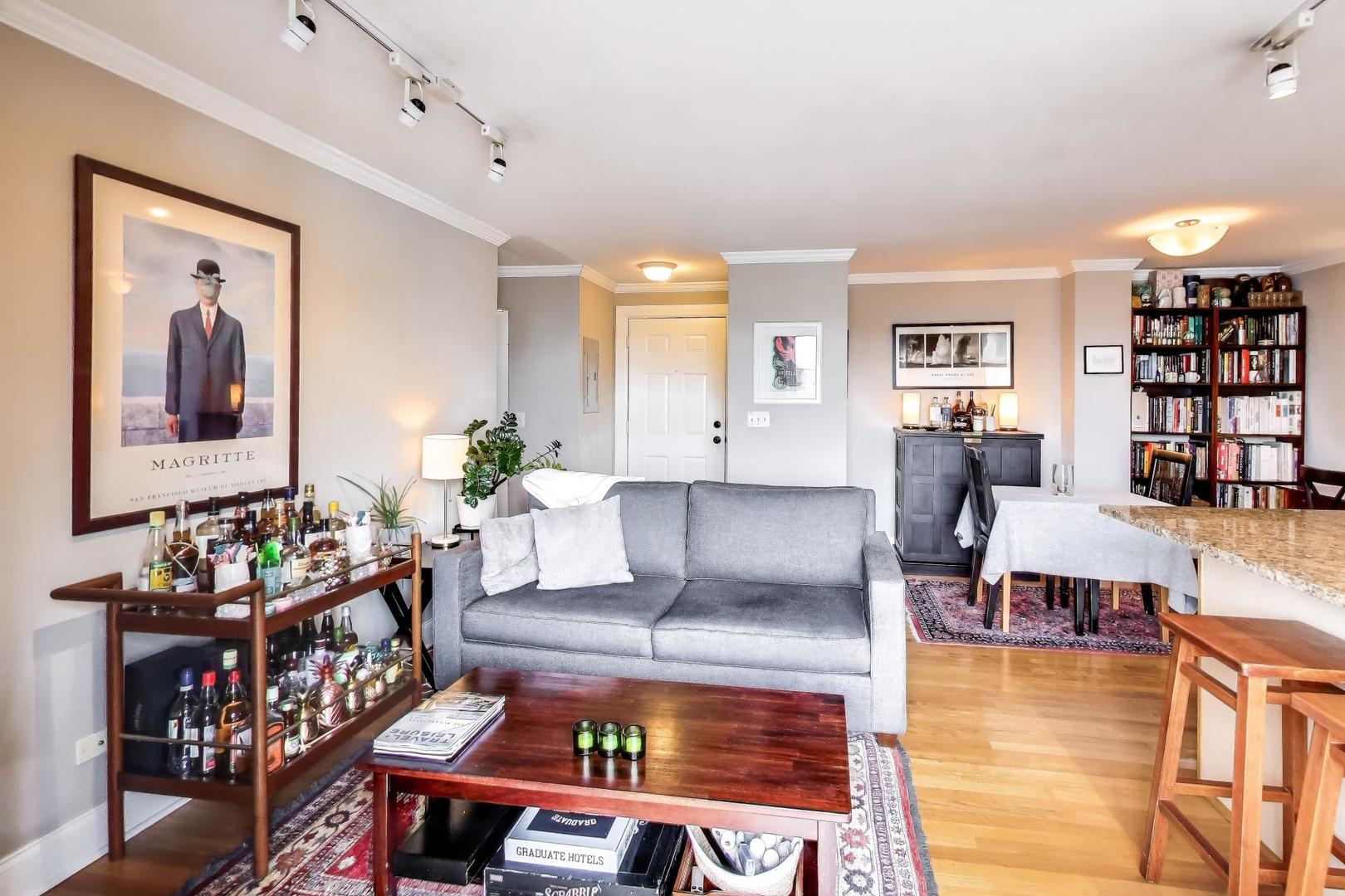 4144 North Sheridan Road, Unit 506 Chicago, IL 60613 - Photo 4 of 31