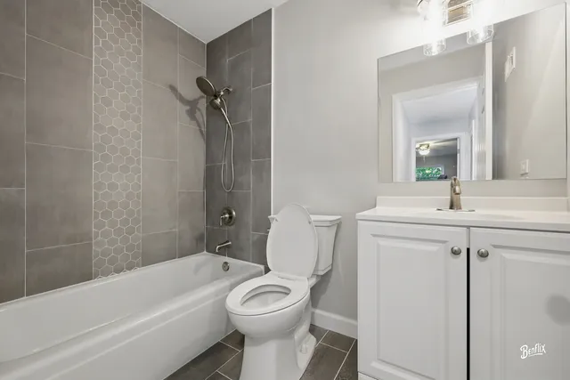 $259,900 | 5500 Carriageway Drive, Unit 213, Rolling Meadows, IL 60008