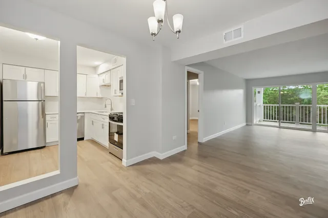 $259,900 | 5500 Carriageway Drive, Unit 213, Rolling Meadows, IL 60008