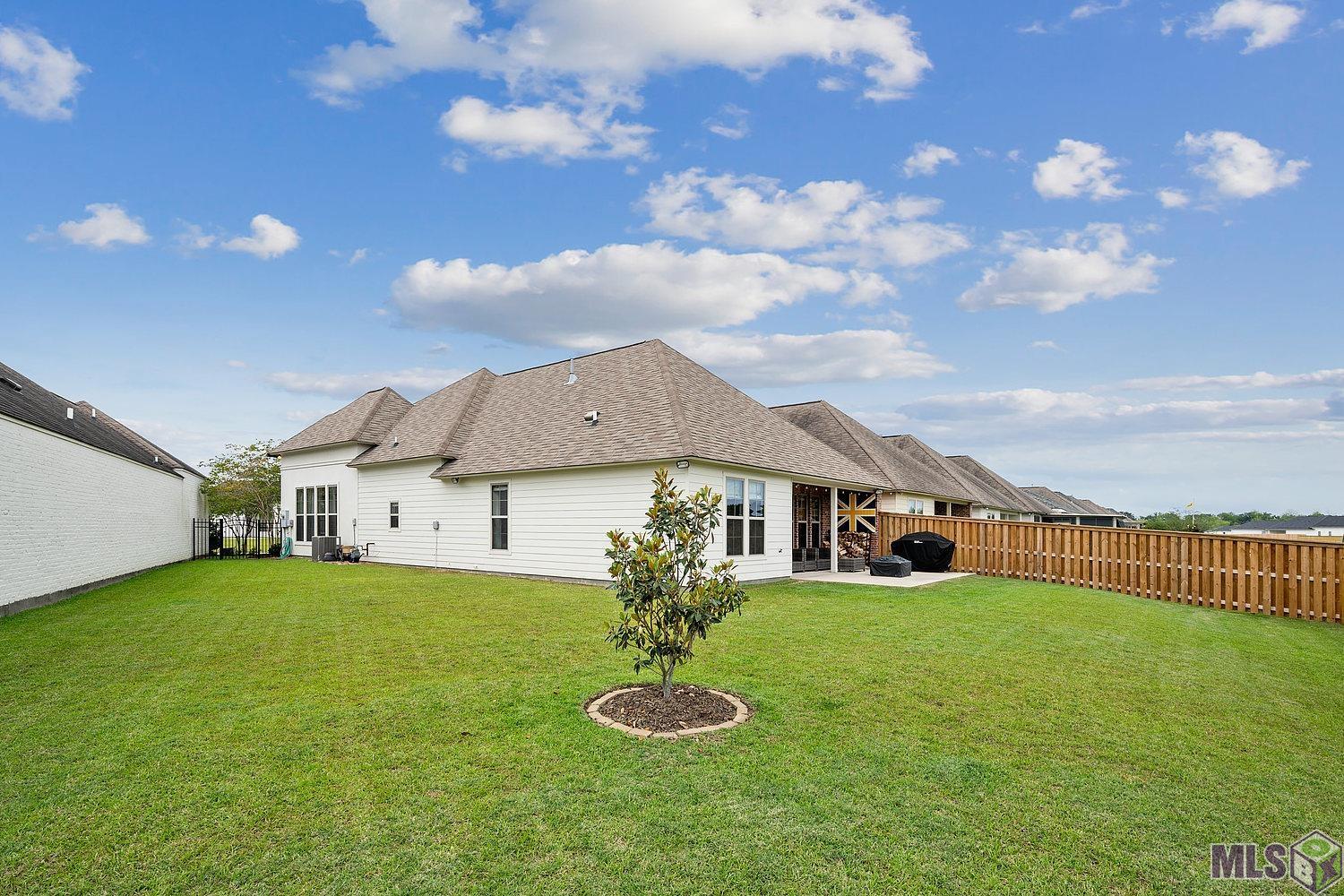 2884 Cresthaven Avenue Baton Rouge, LA 70810 - Photo 2 of 17 Gallery Image 2