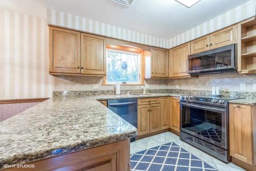 7 Danbury Road Nashua, NH 03064 - Photo 6 of 35 Gallery Image 6