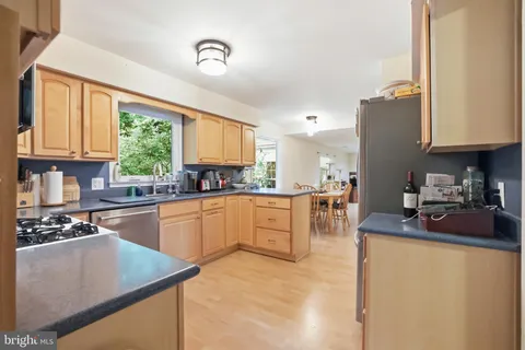 $765,000 | 4908 Woodland Way, Annandale, VA 22003