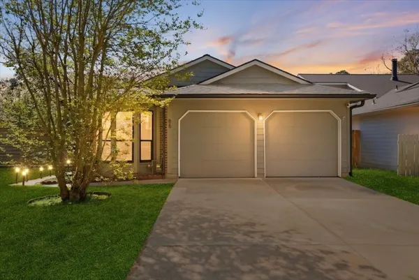 $2,300 | 88 West High Oaks Circle, The Woodlands, TX 77380