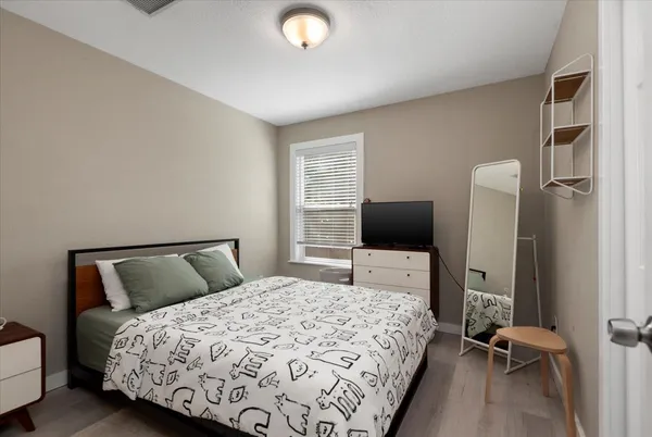$2,300 | 88 West High Oaks Circle, The Woodlands, TX 77380