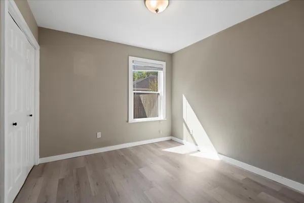 $2,300 | 88 West High Oaks Circle, The Woodlands, TX 77380