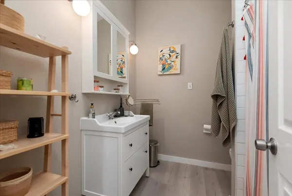 $2,300 | 88 West High Oaks Circle, The Woodlands, TX 77380