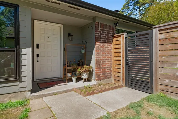 $2,300 | 88 West High Oaks Circle, The Woodlands, TX 77380