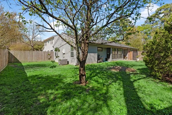 $2,300 | 88 West High Oaks Circle, The Woodlands, TX 77380