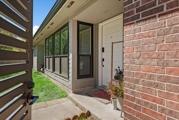 $2,300 | 88 West High Oaks Circle, The Woodlands, TX 77380