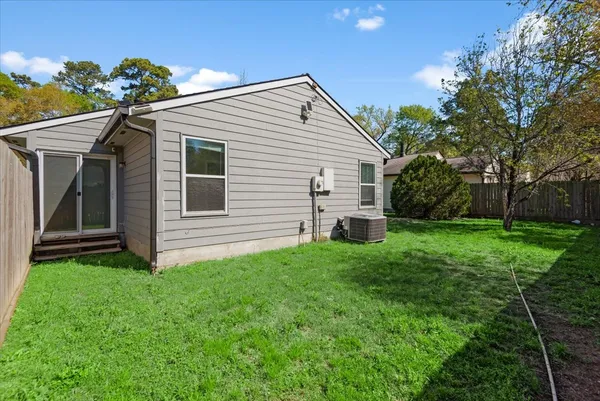 $2,300 | 88 West High Oaks Circle, The Woodlands, TX 77380