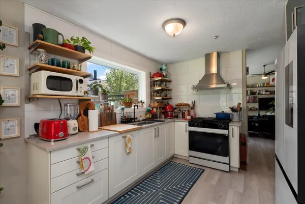 $2,300 | 88 West High Oaks Circle, The Woodlands, TX 77380