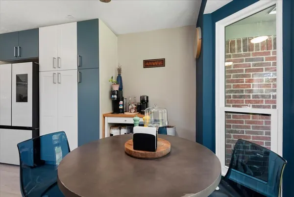 $2,300 | 88 West High Oaks Circle, The Woodlands, TX 77380