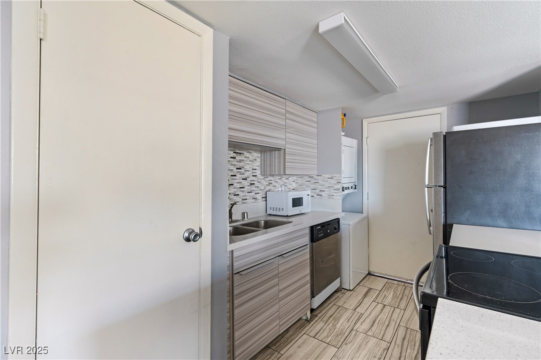1372 Lorilyn Avenue, Unit 3 Las Vegas, NV 89119 - Photo 12 of 21