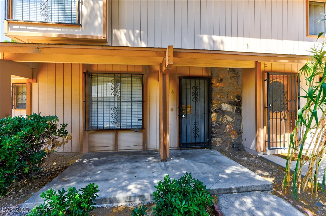 1372 Lorilyn Avenue, Unit 3 Las Vegas, NV 89119 - Photo 2 of 21