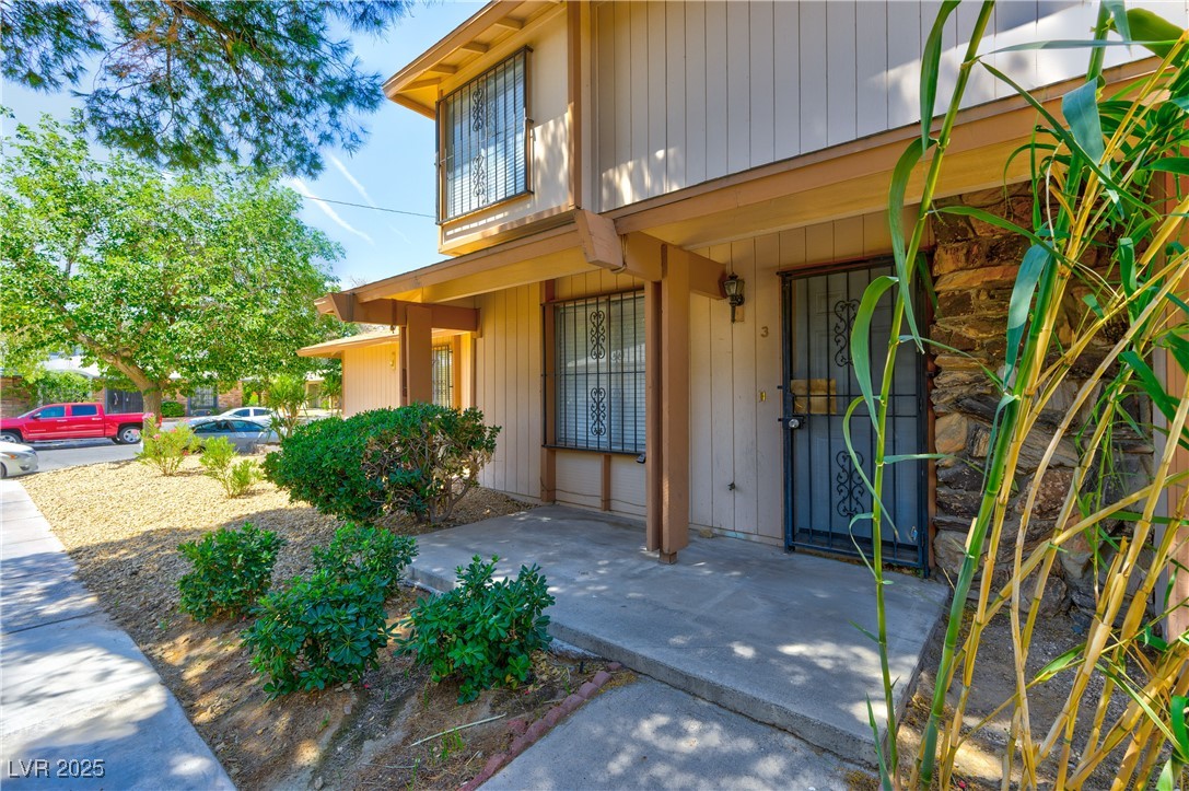 1372 Lorilyn Avenue, Unit 3 Las Vegas, NV 89119 - Photo 3 of 21