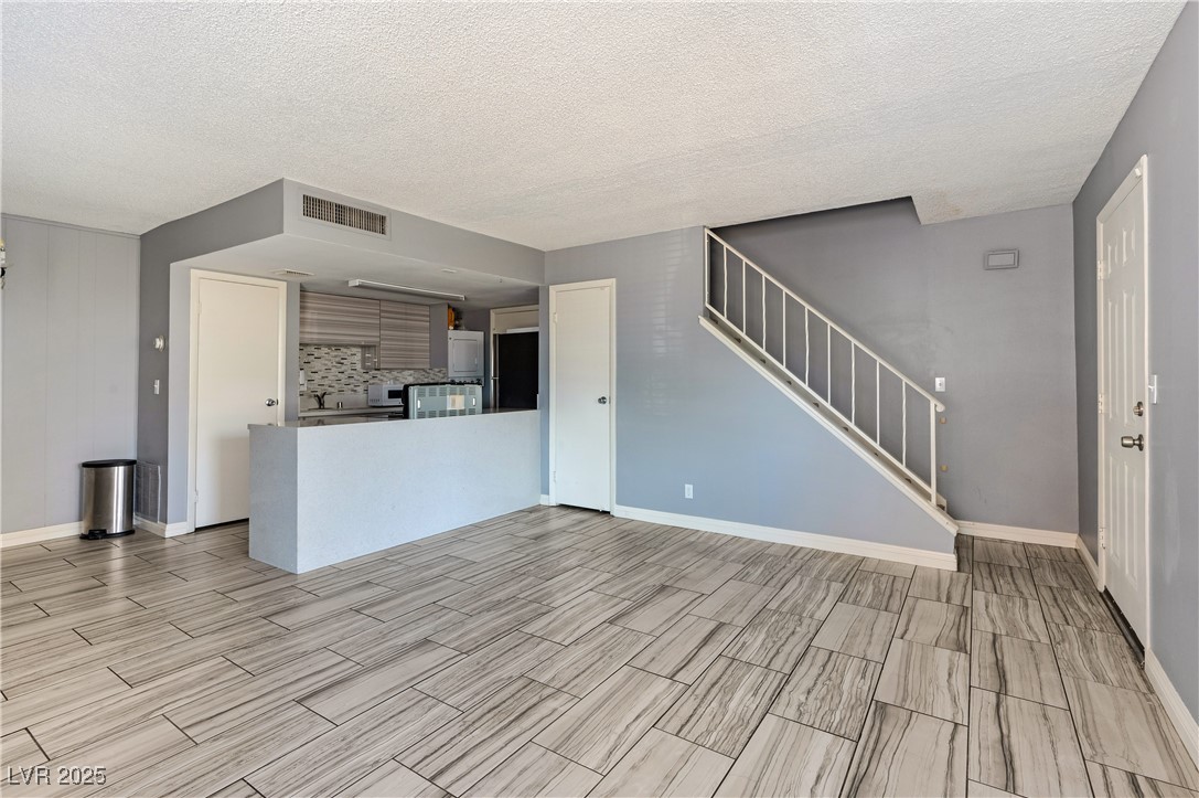 1372 Lorilyn Avenue, Unit 3 Las Vegas, NV 89119 - Photo 7 of 21