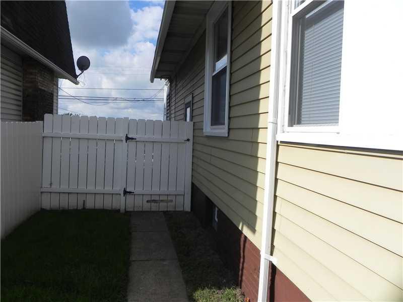 469 Irvin Avenue Rochester, PA 15074 - Photo 21 of 21 Yard/Garden. Gate to the front yard - Good access & Secure!!!
