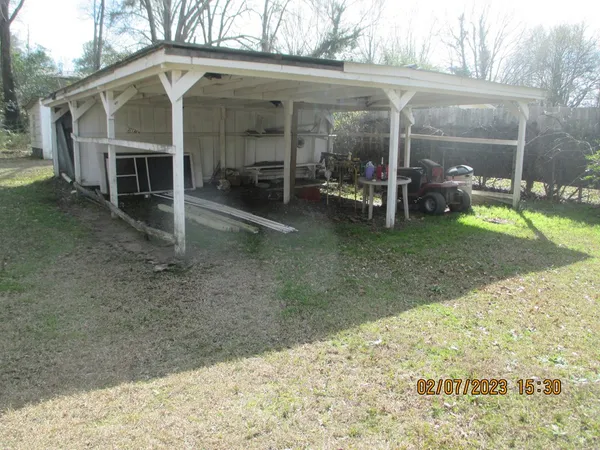 a view of a back yard of the house