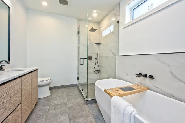 $675,000 | 1325 North Artesian Avenue, Unit 2, Chicago, IL 60622