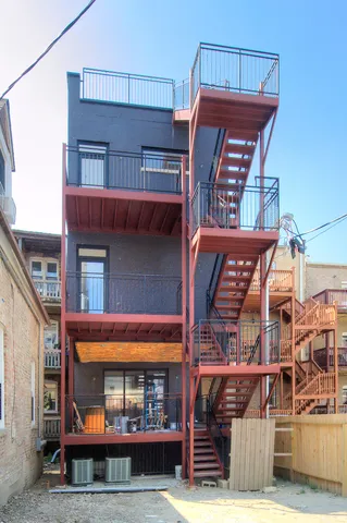 $675,000 | 1325 North Artesian Avenue, Unit 2, Chicago, IL 60622