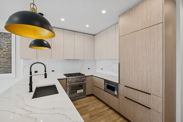 $675,000 | 1325 North Artesian Avenue, Unit 2, Chicago, IL 60622