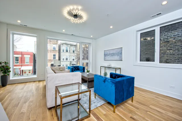 $675,000 | 1325 North Artesian Avenue, Unit 2, Chicago, IL 60622