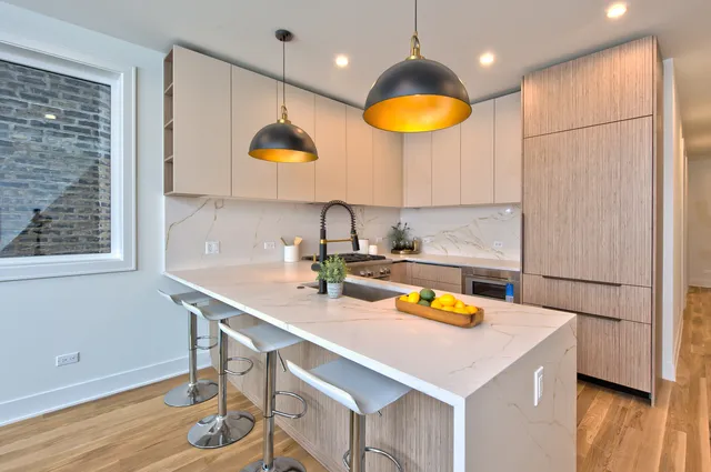 $675,000 | 1325 North Artesian Avenue, Unit 2, Chicago, IL 60622