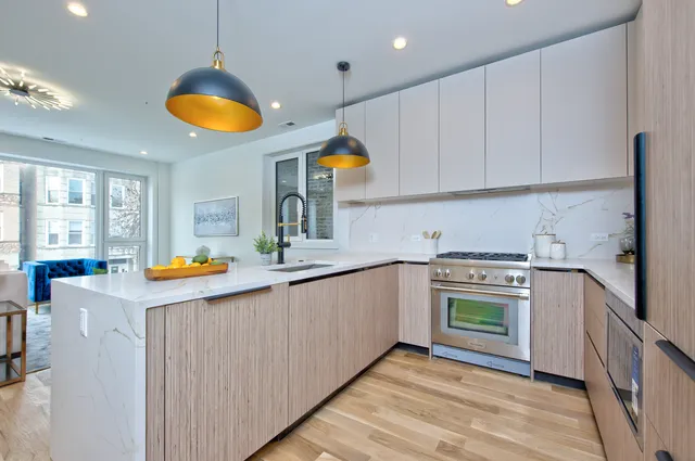 $675,000 | 1325 North Artesian Avenue, Unit 2, Chicago, IL 60622