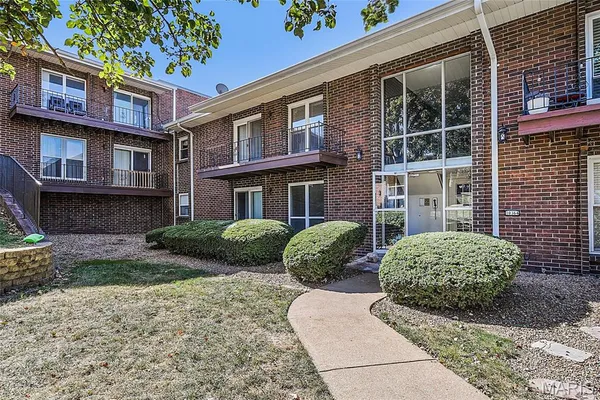 $1,400 | 10364 Forest Brook Lane, Unit E, St. Louis, MO 63146
