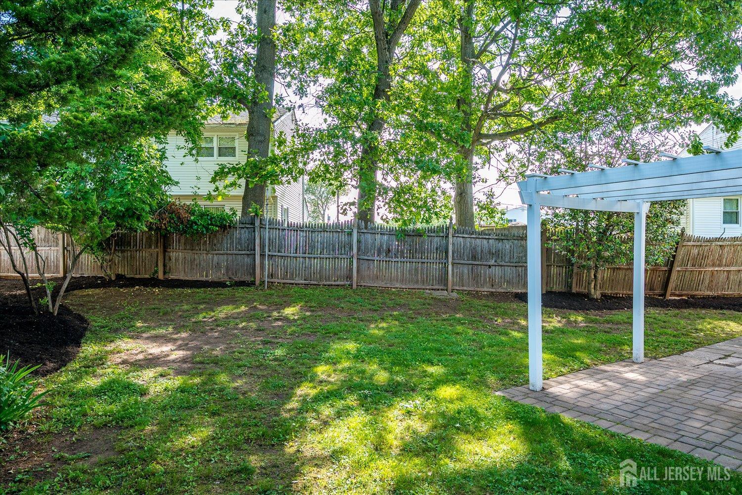 4 Augusta Court Edison, NJ 08820 - Photo 35 of 44