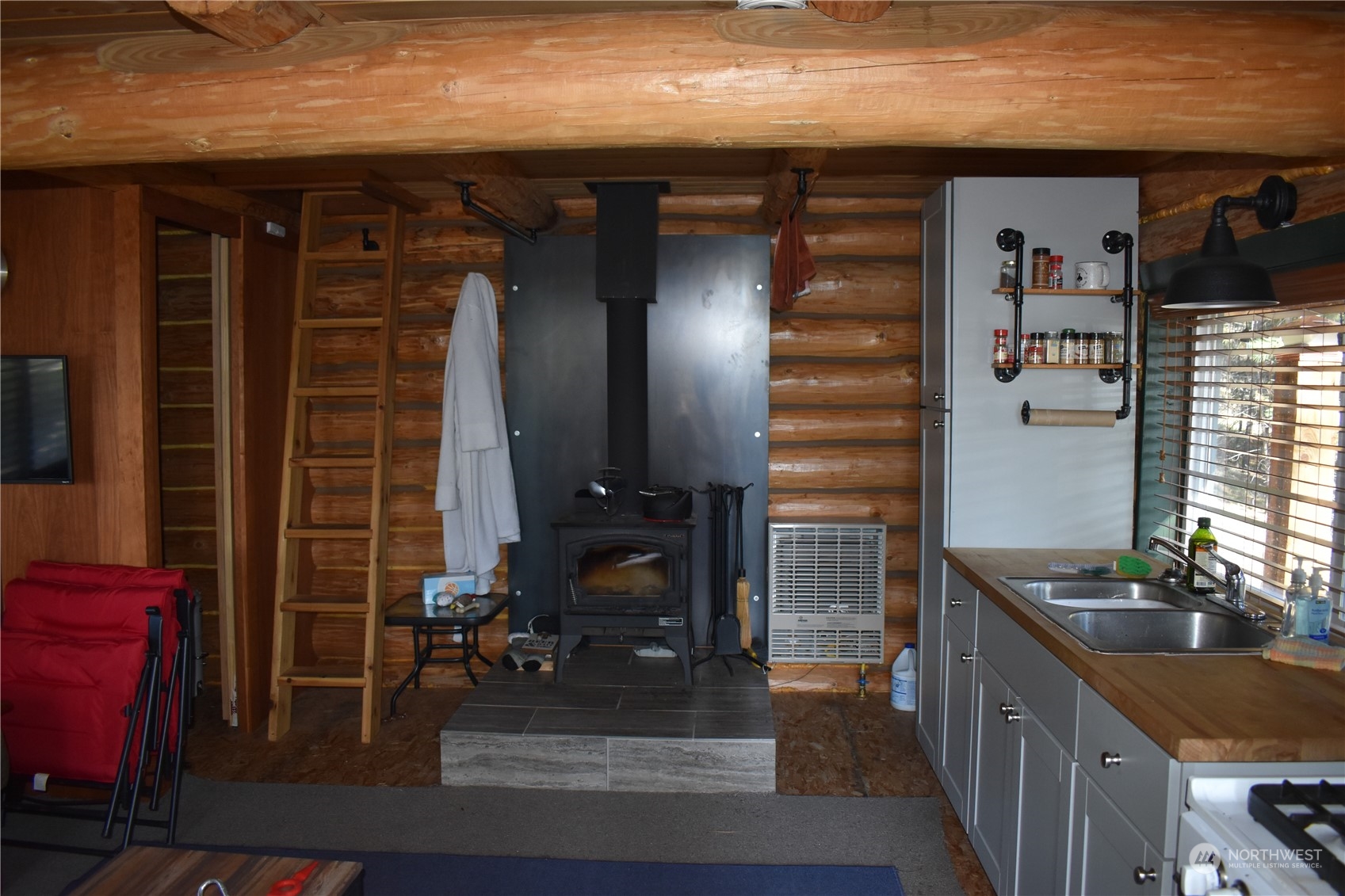 100 Lone Pine Trail Riverside, WA 98849 - Photo 17 of 37 a view of living room with furniture