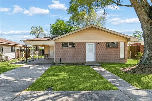 $1,400 | 115 Vista Drive, Belle Chasse, LA 70037