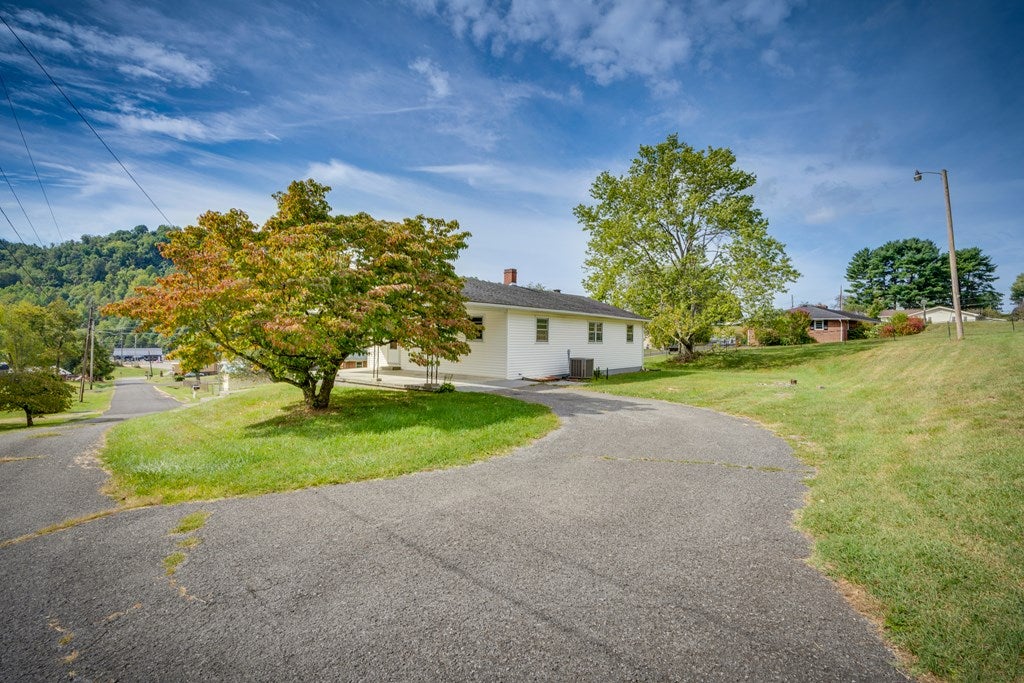 158 Thomas Road Lebanon, VA 24266 - Photo 3 of 18 Gallery Image 3